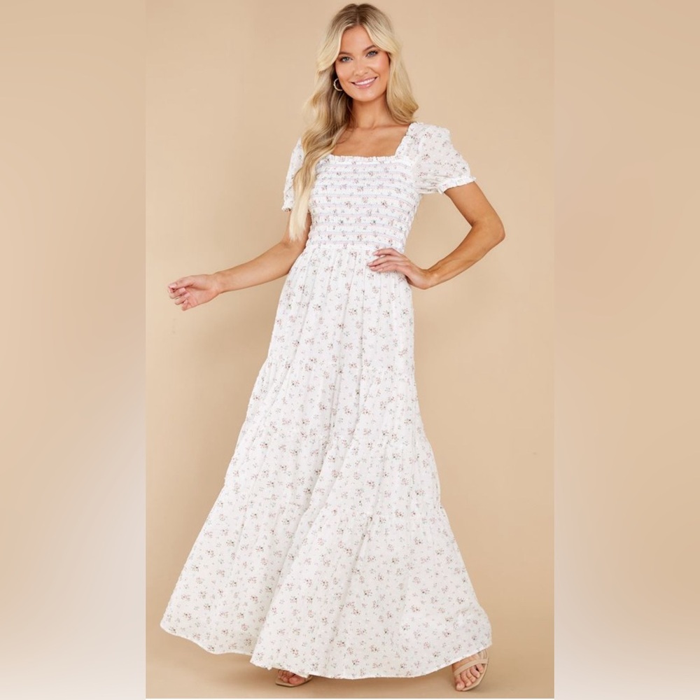 Storia White Floral Print Maxi Dress